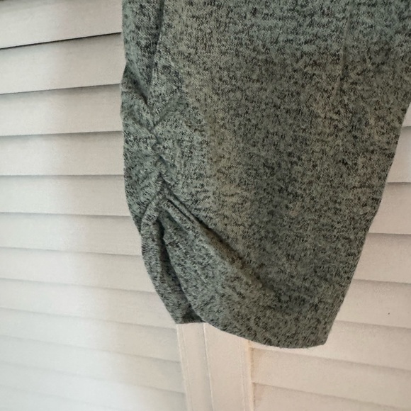 Fortune & Ivy top, size L. Green and black speckled, very soft. - Picture 3 of 6